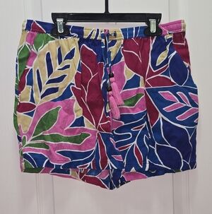 Tropical Leaf Print Women's Cargo Shorts